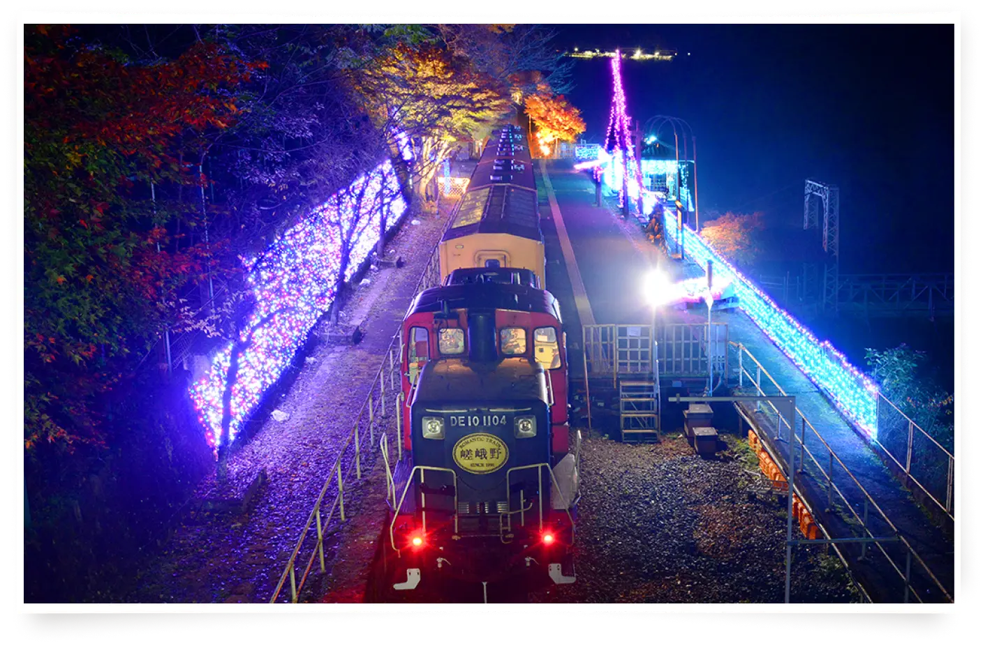 トロッコ列車から見る<br>冬のイルミネーション